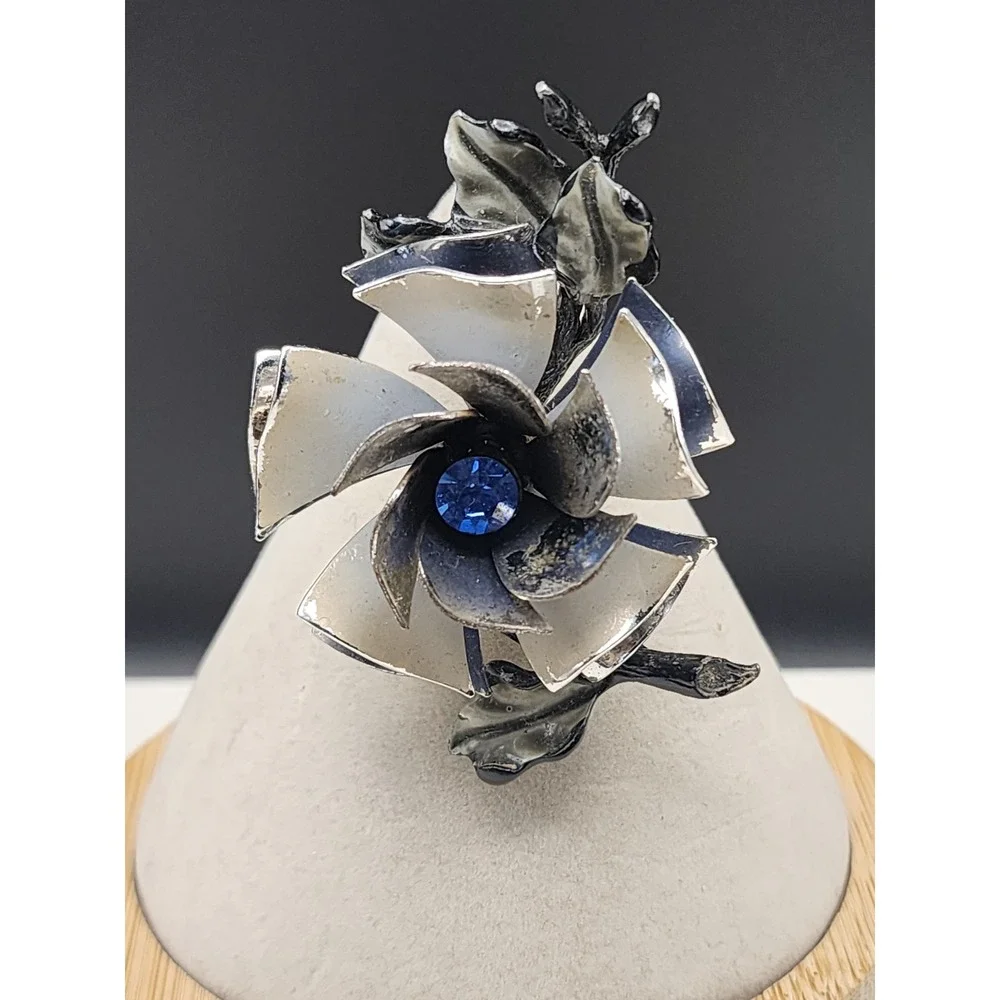 Vintage Black White Enamel Flower Brooch Blue Rhinestone Center Floral 2.25